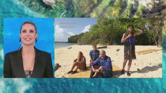 Isola dei Famosi 2021: Ubaldo Lanzo e Fariba Tehrani “promossi” a naufraghi, si uniscono al gruppo | Video Mediaset Promossi a naufraghi