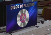 Amici 20, Sangiovanni ottiene il disco di platino e Maria De Filippi gli fa uno scherzo | VIDEO San Giovanni disco di platino ad Amici