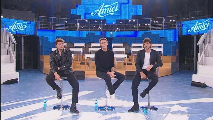 Stefano De Martino, Stash ed Emanuele Filiberto a Verissimo: i giudici di Amici 2021 | Video Mediaset Stefano De Martino Stash ed Emanuele Filiberto