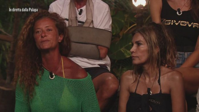 Isola dei Famosi 201, tutti contro Fariba Tehrani: “Fa la vittima e mente” | Video Mediaset Tutti contro Fariba