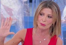 Uomini e Donne, Angela contro Rosy: “chi sei tu per catalogare una donna” | Video Witty Tv Angela, dama di Uomini e Donne