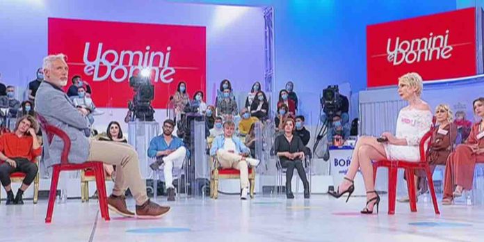 Uomini e Donne, Patrizia delusa da Domenico: “è questione di educazione” | Video Witty Tv Patrizia e Domenico a Uomini e Donne