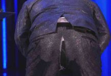 Pio, strappo dei pantaloni a Felicissima Sera: la reazione di Amedeo | Video Pio strappo pantaloni a Felicissima Sera