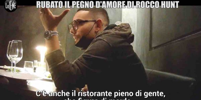 Scherzo Rocco Hunt a Le Iene: la moglie derubata del Rolex, ma… | Video Mediaset scherzo Rocco Hunt a Le Iene