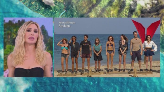 Isola dei Famosi 2021: sfida tra gli “Arrivisti” e i vecchi naufraghi | Video Mediaset sfida arrivisti e vecchi naufraghi