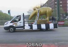 Tapiro d’oro alla Juventus e Andrea Agnelli, la consegna a Striscia La Notizia | Video Mediaset tapiro d'oro Juventus e Andrea Agnelli a Striscia La Notizia