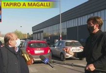 Tapiro d’oro a Giancarlo Magalli, la consegna a Striscia La Notizia | Video Mediaset tapiro Magalli a Striscia La Notizia