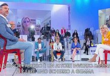 Uomini e donne, scherzo Gemma da Tina: in studio arriva il corteggiatore “attore” Fabrizio | Video Witty Tv scherzo Gemma da Tina a Uomini E Donne