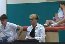 Amici 20: Aka7even rifiuta il guanto e si becca del “ciuccio e presuntuoso” da Anna Pettinelli Amici 20 Aka7even rifiuta il guanto e si becca del ciuccio e presuntuoso