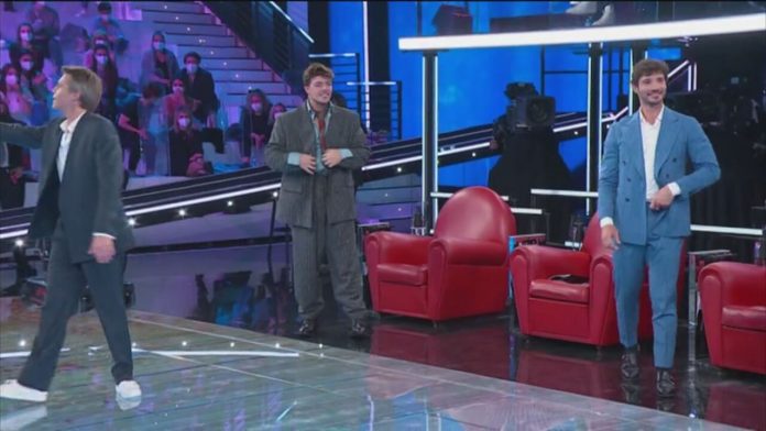 Emanuele Filiberto ad Amici 2021 balla Jerusalema con Stefano De Martino | Video Witty Tv Amici - i Giudici ballano Jerusalema