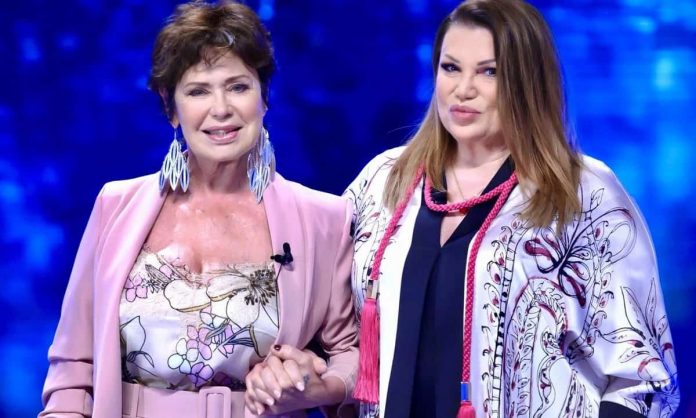 Corinne Clery e Serena Grandi a Verissimo: da nemiche a quasi sorelle | Video Mediaset Corinne Clery e Serena Grandi