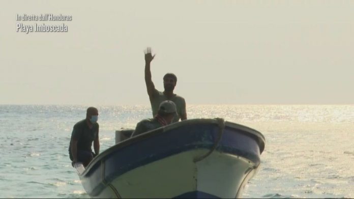 Isola dei Famosi 2021: Gilles Rocca abbandona il gioco, non resta a Playa Imboscada | Video Mediaset Gilles Rocca abbandona