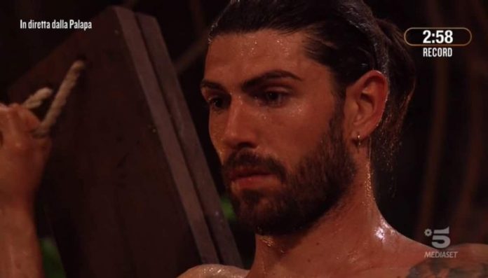 Isola dei Famosi 2021, Ignazio Moser e la “Prova dell’Eroe” per un importante benefit: Il caffè | Video Mediaset Ignazio Moser Prova dell'eroe