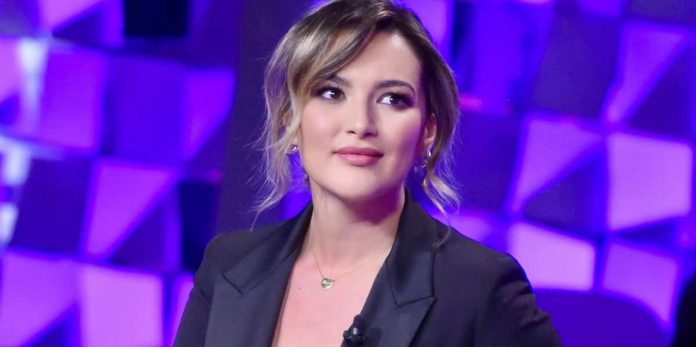 Rajae Bezzaz a Verissimo: “Indosso il velo quando prego” | Video Mediaset Rajae Bezzaz a Verissimo