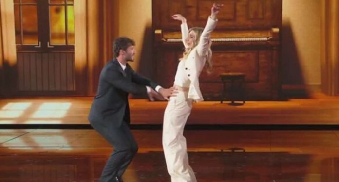 Stefano De Martino e Lorella Cuccarini ad Amici 2021: il loro ballo | Video Witty Tv Stefano De Martino e Lorella Cuccarini