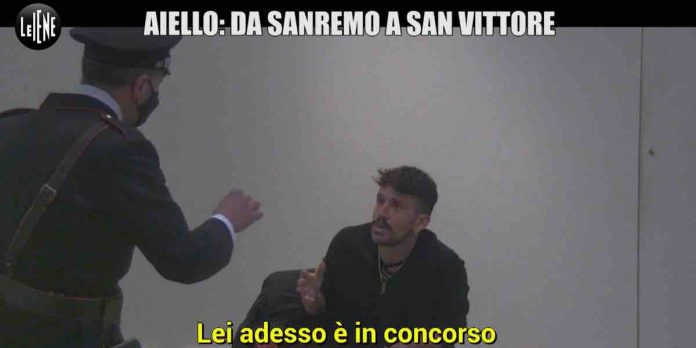 Scherzo Aiello a Le Iene: il cantante da Sanremo a San Vittore | Video Mediaset scherzo Aiello a Le Iene