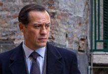 “Vostro Onore”, Stefano Accorsi diviso tra l’etica e l’amore per la famiglia: “Da padre mi sono chiesto cosa avrei fatto per salvare mio figlio” Stefano Accorsi - Vostro onore