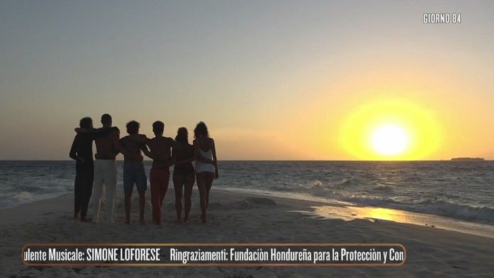 I Finalisti salutano l’Isola dei Famosi 2021 nell’ultimo tramonto: “Grazie, Isola” | Video Mediaset Ultimo giorno Isola