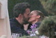 Jennifer Lopez e Ben Affleck, il bacio dei Bennifer accende il gossip mondiale Jennifer Lopez e Ben Affleck