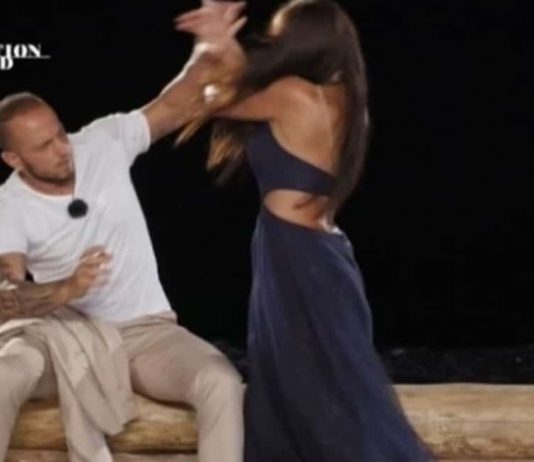 Manuela e lo schiaffo a Stefano a Temptation Island 2021: cosa è accaduto? | Video Witty Tv Manuela e lo schiaffo a Stefano