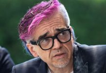 Morgan dopo l’incendio a Milano: “ho dovuto lasciare la mia casa: ho con me solo la chitarra” Morgan