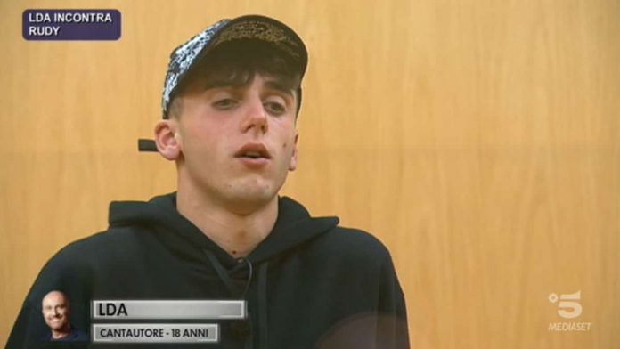 Amici 21, Rudy Zerbi furioso con LDA: “Se continui in questo modo, te ne torni a casa” | Video Witty Tv Amici 21 LDA scherzo