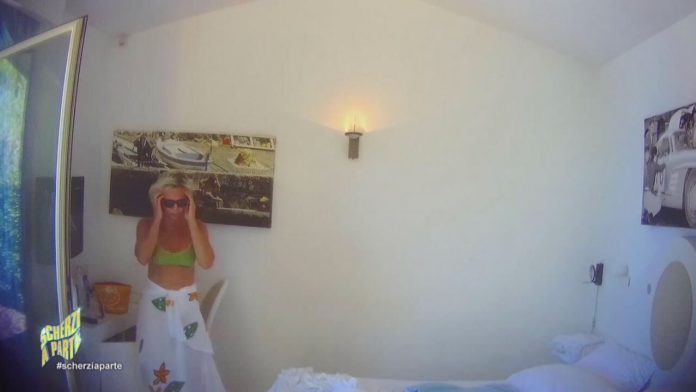 Scherzo ad Antonella Elia a Scherzi a Parte 2021 | Video Mediaset Antonella Elia Scherzo