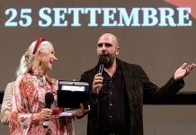 Checco Zalone sorprende Helen Mirren sul palco del Bif&st, la gag è tutta da ridere | Video Checco Zalone Helen Mirren