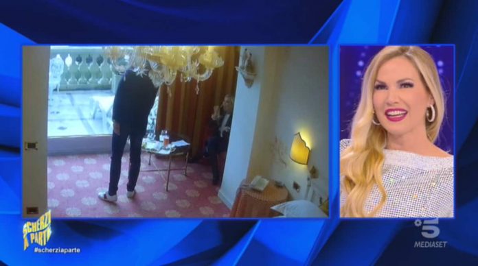 Scherzo a Federica Panicucci, conduttrice di “Mattino Cinque” a Scherzi a Parte 2021 | Video Mediaset Federica Panicucci scherzo