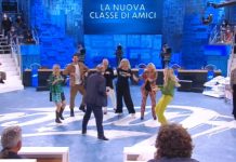 Gerry Scotti ad Amici 2021 canta “La mia peperonata” e i prof di canto e ballo danzano | Video Witty Tv Gerry Scotti ad Amici 21