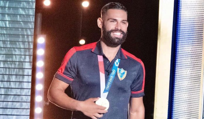 Luigi Busà a Verissimo: la commovente lettera del padre | Video Mediaset Luigi Busà a Verissimo