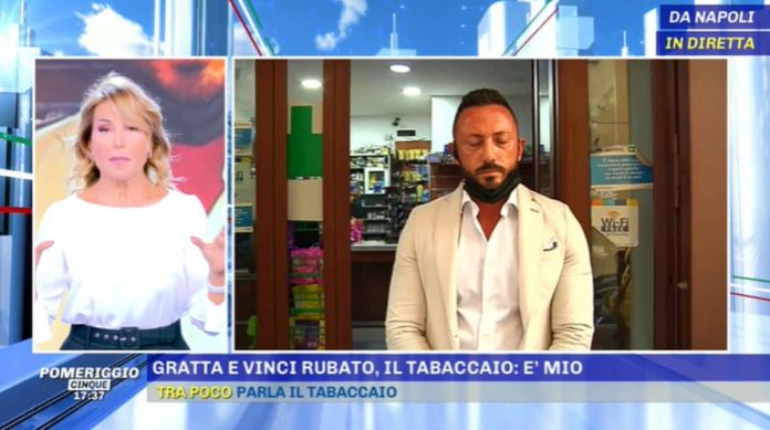 Pomeriggio 5, gratta e vinci da 500 mila euro conteso a Napoli: parla il tabaccaio | Video Mediaset Pomeriggio 5 gratta e vinci