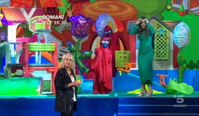 Sabrina Ferilli a Tu si que vales 2021: lo scherzo della poltrona che si muove | Video Witty Tv Sabrina Ferilli