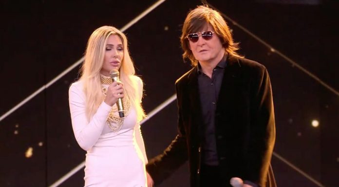 Star in the Star, la vera “identità” dietro la maschera di Paul McCartney era Ronn Moss | Video Mediaset Star in The Star Paul McCartney Ronn Moss