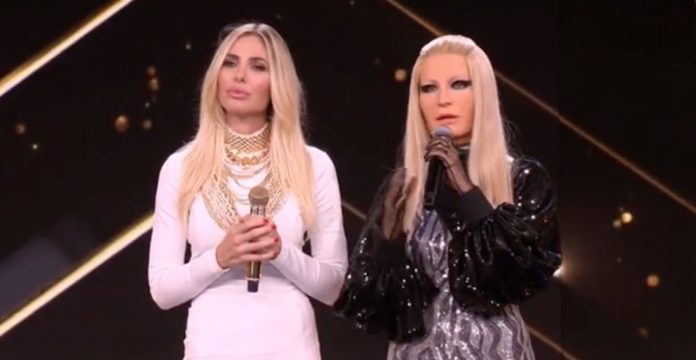 Star in the Star, la vera “identità” dietro la maschera di Patty Pravo era Gloria Guida | Video Mediaset Star in the Star Patty Pravo Gloria Guida