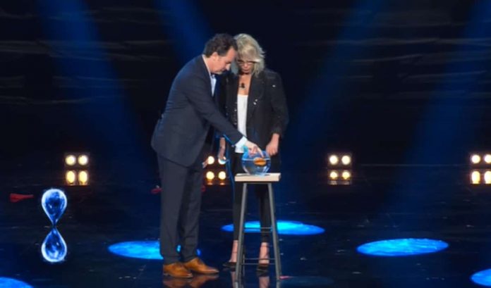 Tu si que vales 2021, Jean Luc Bertrand fa sparire l’anello di Maria De Filippi | Video Witty Tv Tu si que vales 2021 mago