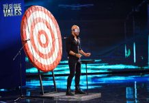 Tu si que vales 2021, Jonathan Goodwin vola subito in Finale: colpito Zerbi con una freccia | Video Witty Tv Tu si que vales 2021 Jonathan