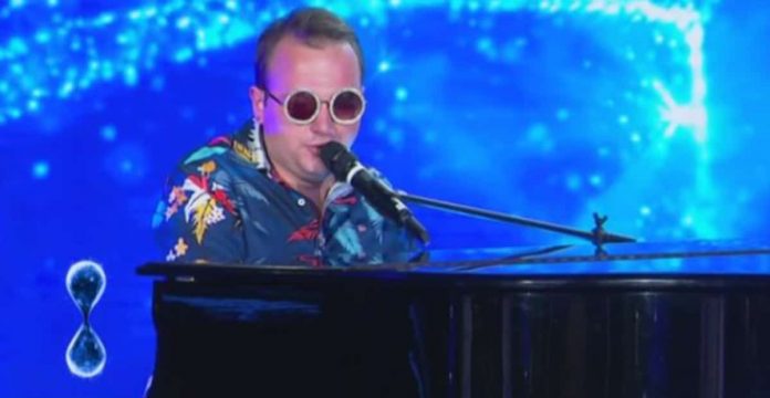 Tu si que vales: Luca Guaraldi canta e suona da autodidatta, ma incanta tutti | Video Witty Tv Tu si que vales