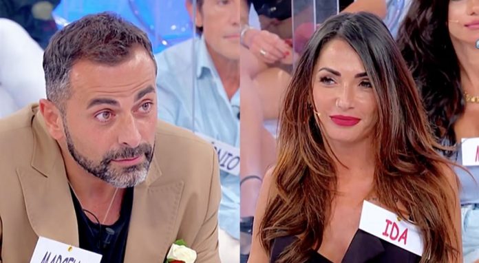 Uomini e Donne, Ida rinfaccia a Marcello di essersi addormentato: interviene Maria De Filippi | Video Witty Tv Uomini e Donne