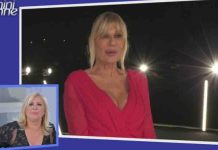 Uomini e Donne, Gemma Galgani si è rifatta il seno: la dama si guarda allo specchio | Video Witty Tv Gemma Galgani seno rifatto a Uomini e Donne