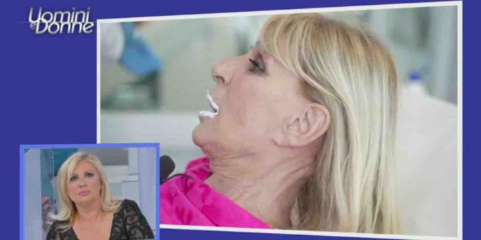 Uomini e Donne, Gemma si è rifatta le labbra e piange. Tina “non è normale” | Video Witty Tv Gemma labbra rifatte