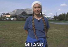 Greta Thunberg e il messaggio ai leader mondiali, la versione di Striscia La Notizia | Video Mediaset Greta Thunberg a Striscia La Notizia