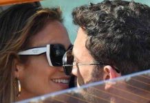 Jennifer Lopez e Ben Affleck da favola a Venezia 78: il bacio sul red carpet fa impazzire tutti | VIDEO Jennifer Lopez e Ben Affleck