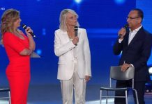 Seat Music Awards, Maria De Filippi si dichiara a Carlo Conti: “sono innamorata di lui” Maria Seat Music Award