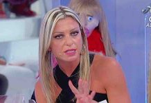 Uomini e Donne, Valentina contro Vittoria: “sei qui solo per giocare” | Video Witty Tv Vittoria a Uomini e Donne