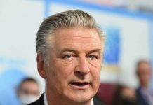 Alec Baldwin potrebbe essere accusato di omicidio? “Tutte le opzioni sono sul tavolo” Alec Baldwin