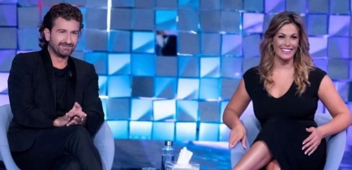 Alessandro Siani e Vanessa Incontrada a Verissimo: fra lacrime e risate insieme a Striscia la Notizia | Video Mediaset Alessandro Siani e Vanessa Incontrada