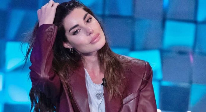 Bianca Atzei a Verissimo: “Io e Stefano abbiamo voglia di riprovarci e diventare genitori” Bianca Atzei a Verissimo