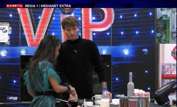 Manuel Bortuzzo si alza in piedi al GF Vip, un’emozione unica per gli altri concorrenti e per il pubblico | Video Mediaset Bortuzzo in piedi al GF Vip