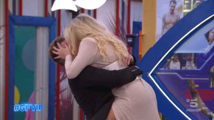 GF Vip, Alessandro Rossi, fidanzato di Francesca Cipriani entra in Casa: l’incontro è travolgente! | Video Mediaset Cipriani Alessandro incontro